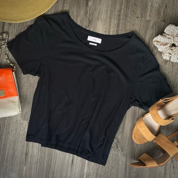 Aritzia TNA Oversized XS Black Crewneck Cropped T-Shirt - Picture 2 of 4